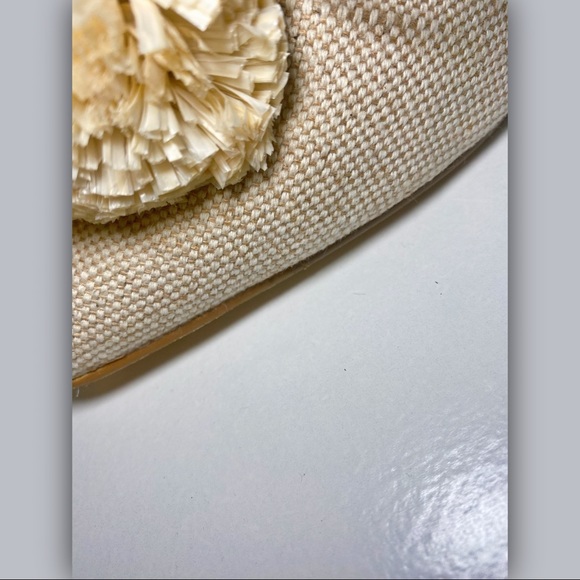 Beige heels with PomPom size 8 - Picture 6 of 7